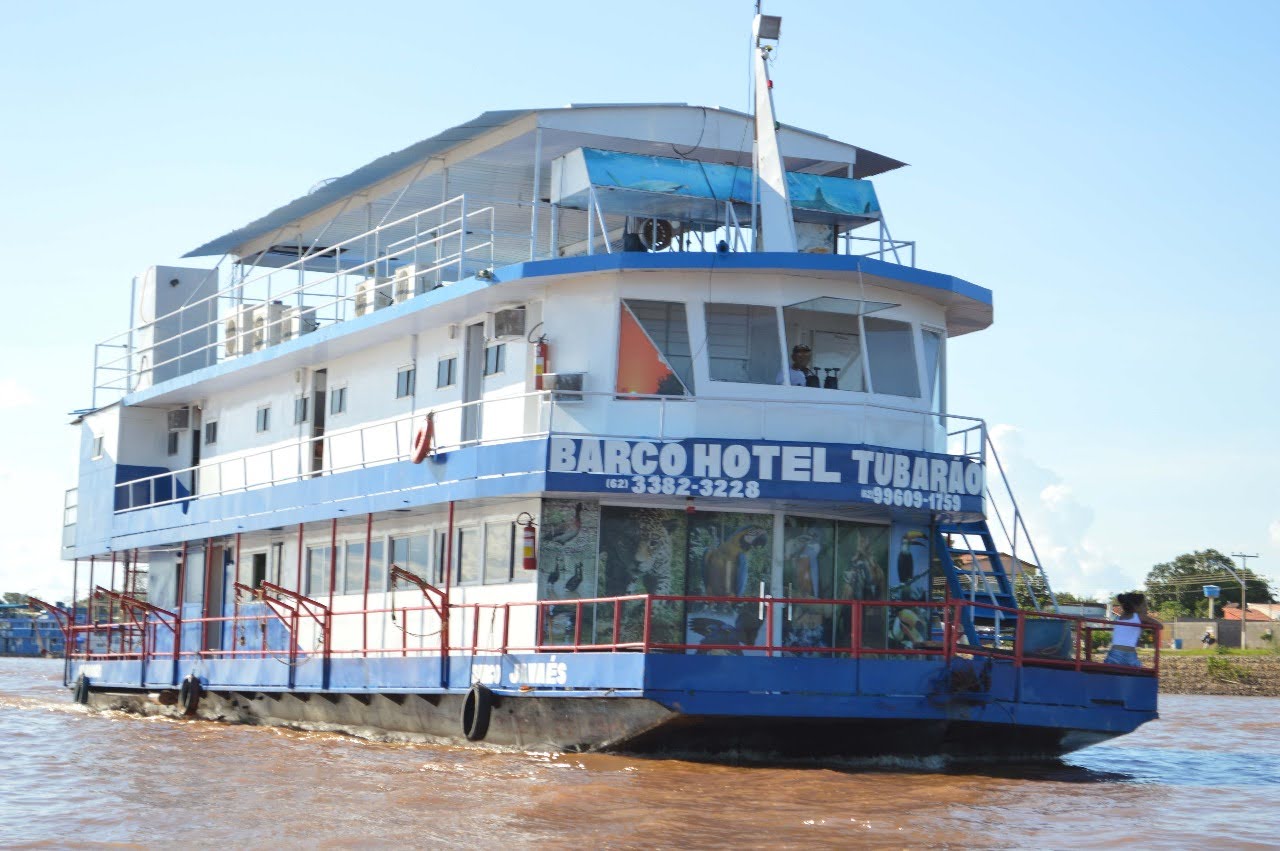Barco hotel no rio araguaia
